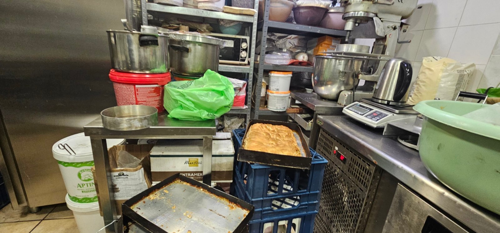 Περιφέρεια Αττικής: Κατασχέθηκαν 12 τόνοι ακατάλληλων προϊόντων – «Μηδενική ανοχή σε επικίνδυνα παιχνίδια με την υγεία», δηλώνει ο Χαρδαλιάς