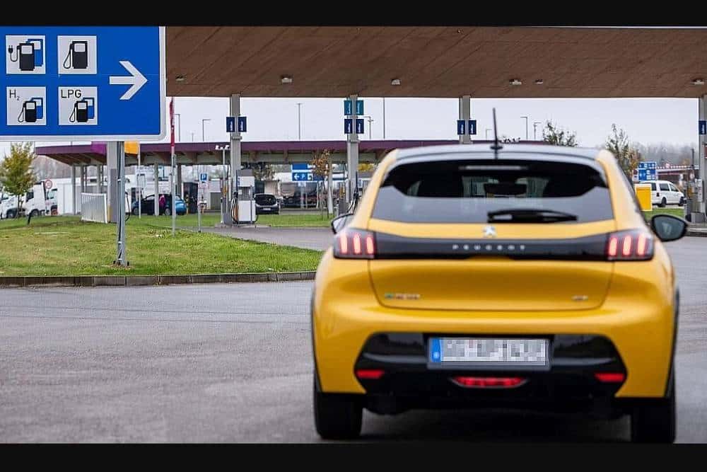 gas station short cut 02