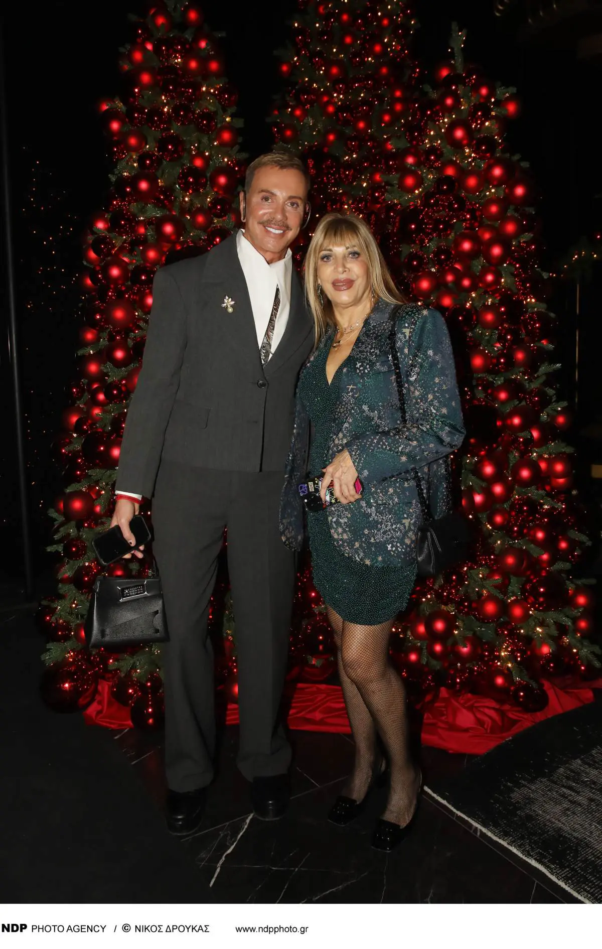 Από Παλιοσπύρου έως Μπούκη – Οι διάσημοι που κατέκλυσαν τα μπουζούκια στις γιορτές 7 Λάκης Γαβαλάς-Σούλα Λιάκου