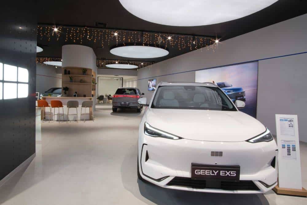 geely experience store (3) (1)