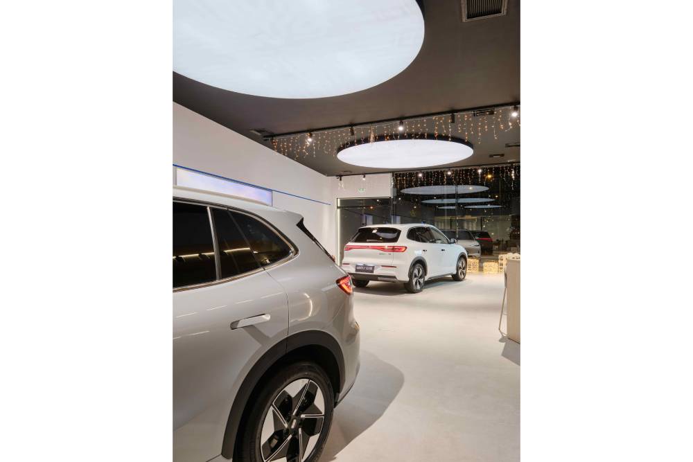 geely experience store (9) (1)
