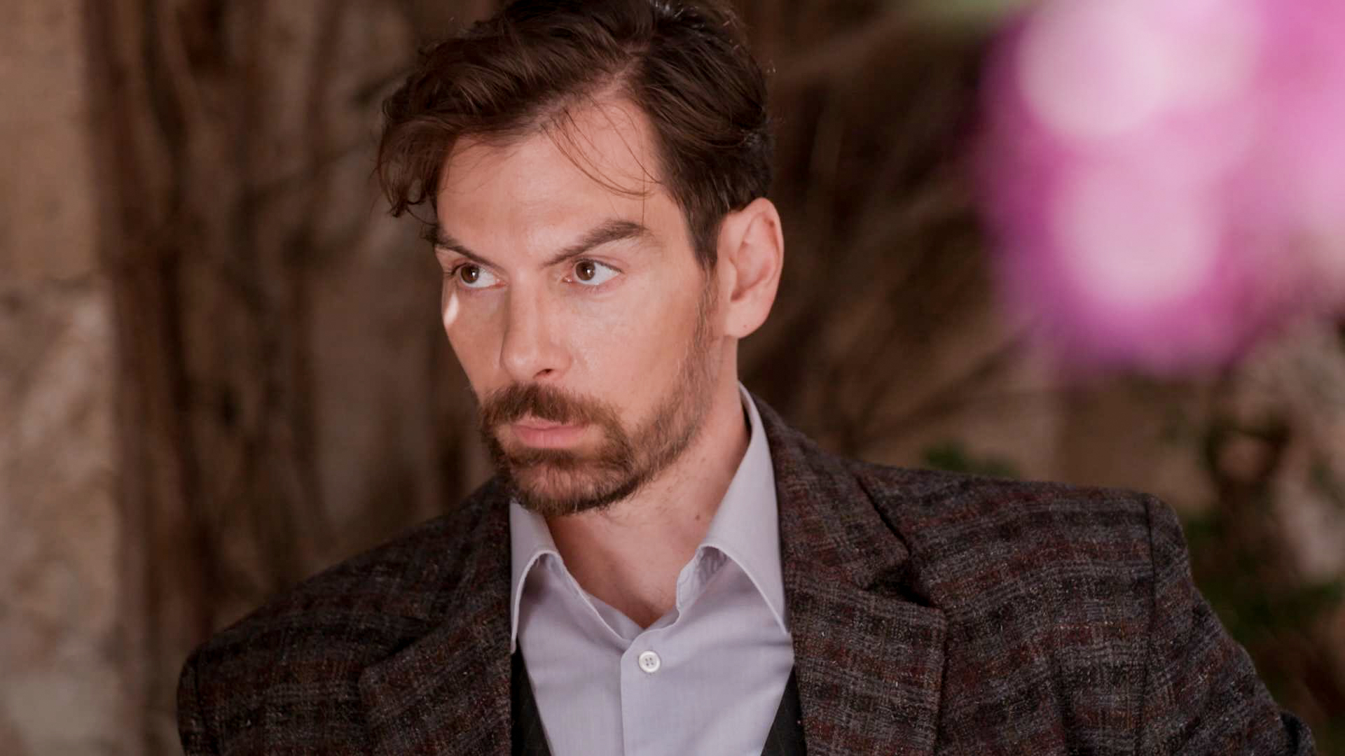 Grand Hotel: Ο Πέτρος αποδρά μυστικά για να συναντήσει την Αλίκη ενώ ο Διονύσης σχεδιάζει τη δολοφονία της