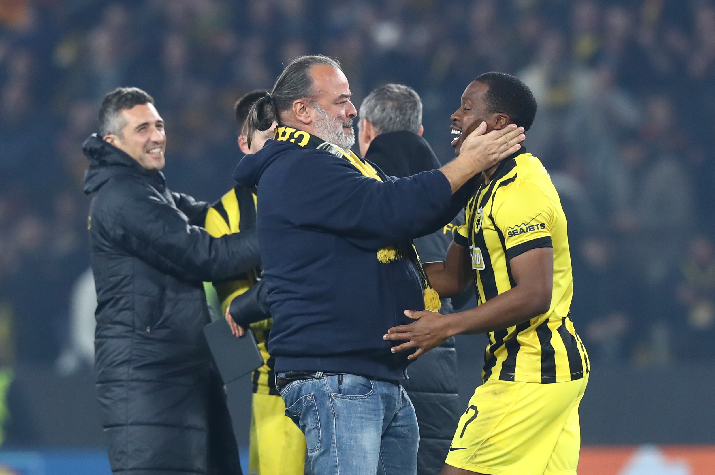 Ο Μάριος Ηλιόπουλος γιόρτασε με τους παίκτες στο γήπεδο: «Η ΑΕΚ ήταν η επιλογή του σύμπαντος» 5 Ο Μάριος Ηλιόπουλος γιόρτασε με τους παίκτες στο γήπεδο: «Η ΑΕΚ ήταν η επιλογή του σύμπαντος»