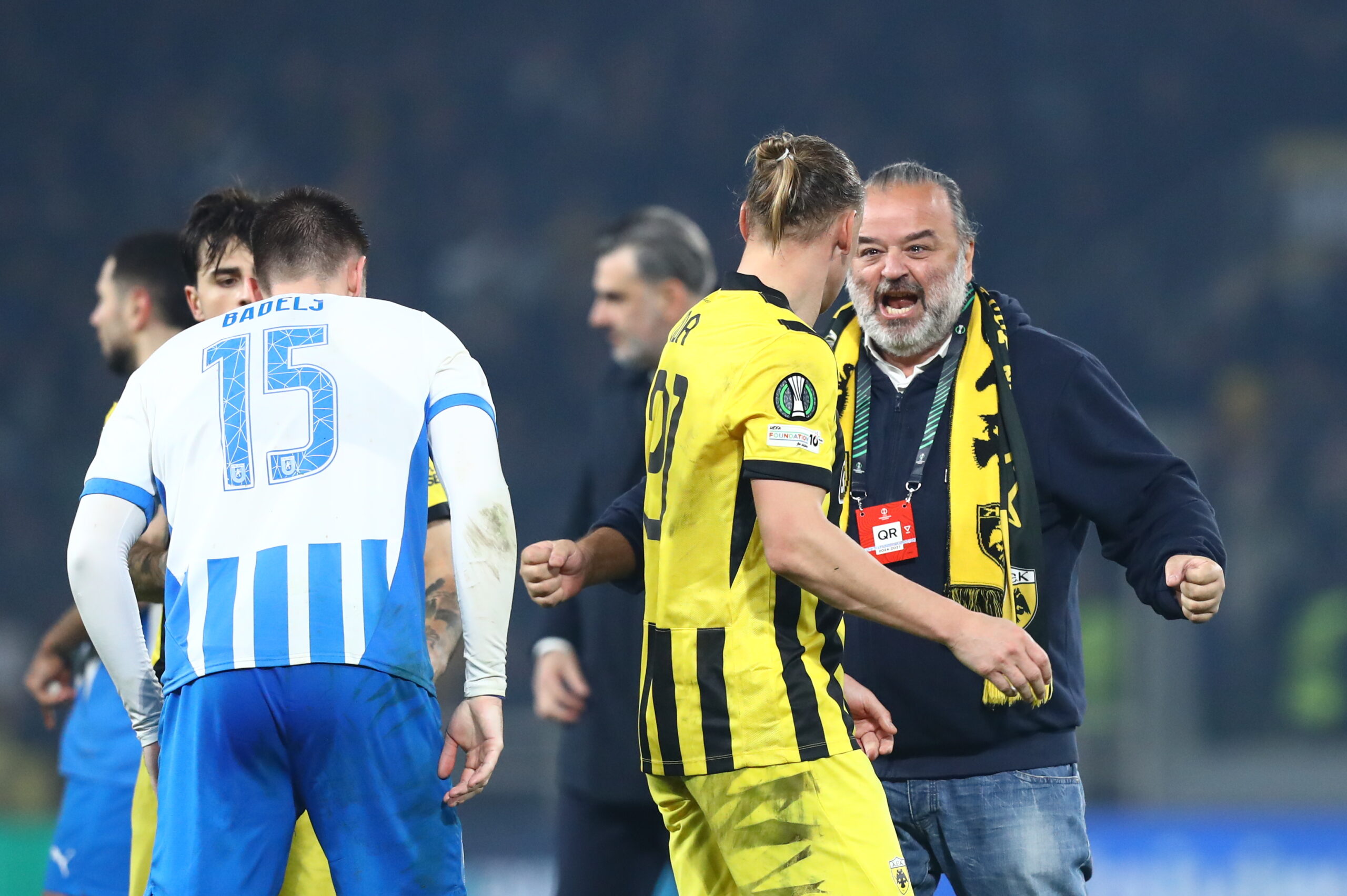 Ο Μάριος Ηλιόπουλος γιόρτασε με τους παίκτες στο γήπεδο: «Η ΑΕΚ ήταν η επιλογή του σύμπαντος» 6 Ο Μάριος Ηλιόπουλος γιόρτασε με τους παίκτες στο γήπεδο: «Η ΑΕΚ ήταν η επιλογή του σύμπαντος»