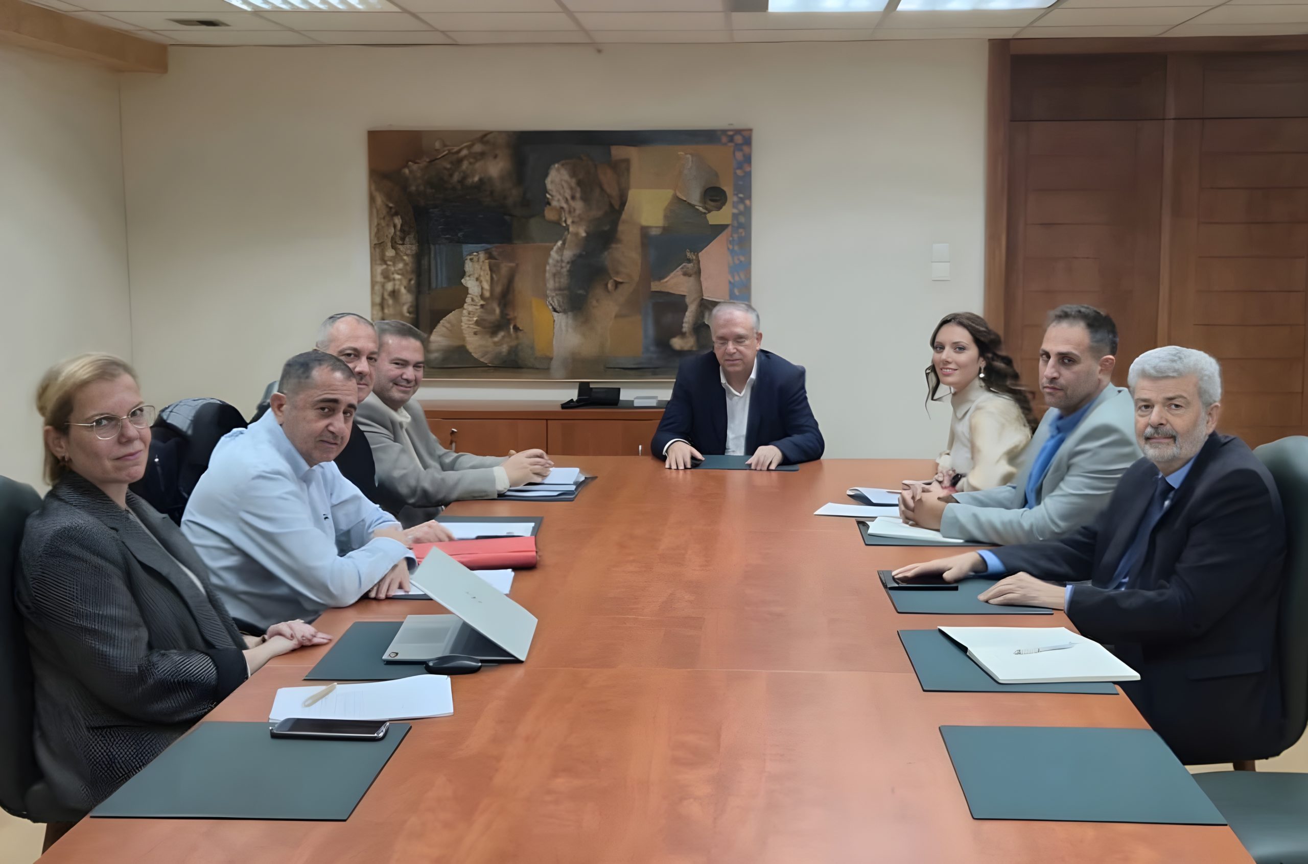 Θεοδωρικάκος: Συζήτηση με φορείς οδικών μεταφορών – Τα θέματα που τέθηκαν