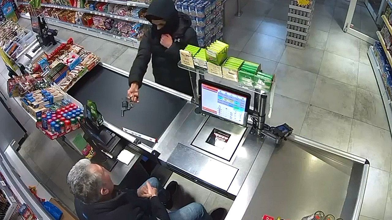 Καταστηματάρχης τρομάζει ληστή στην Ολλανδία