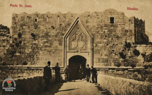 Η συγκλονιστική ιστορία πίσω από την Κόκκινη Πύλη στο Κάστρο της Ρόδου (φωτό) 4 Η συγκλονιστική ιστορία πίσω από την Κόκκινη Πύλη στο Κάστρο της Ρόδου (φωτό)