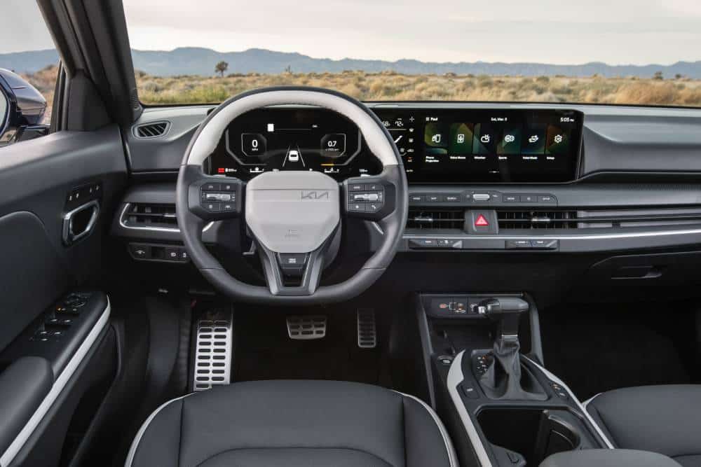 Ο Άγιος Βασίλης με τα δώρα: η αξία του σεντάν Kia K4