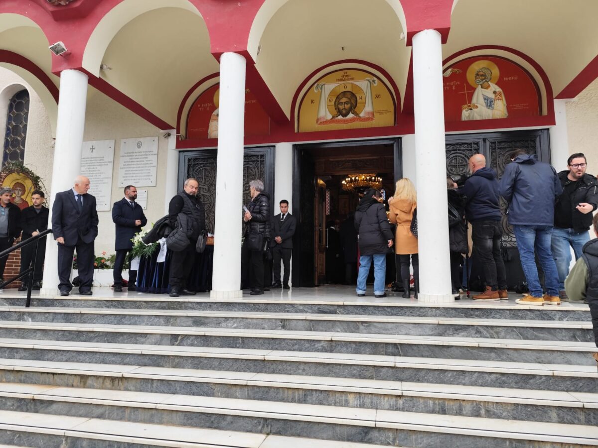 Δυστύχημα στη Λούτσα: Θρήνος και οδύνη στο ύστατο χαίρε στον 24χρονο – Καταρρακωμένες η μητέρα και η αδερφή του