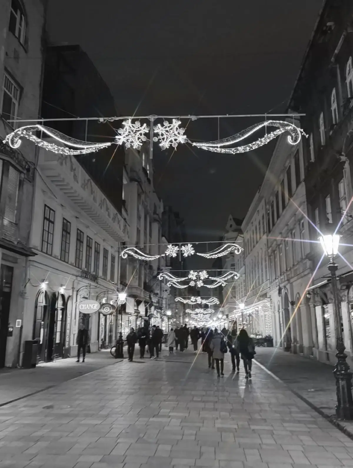 Maestro: Παρασκήνια από τα γυρίσματα στη Βουδαπέστη – Εικόνες 31 Η Κλέλια Ανδριολάτου και ο Χριστόφορος Παπακαλιάτης backstage Maestro