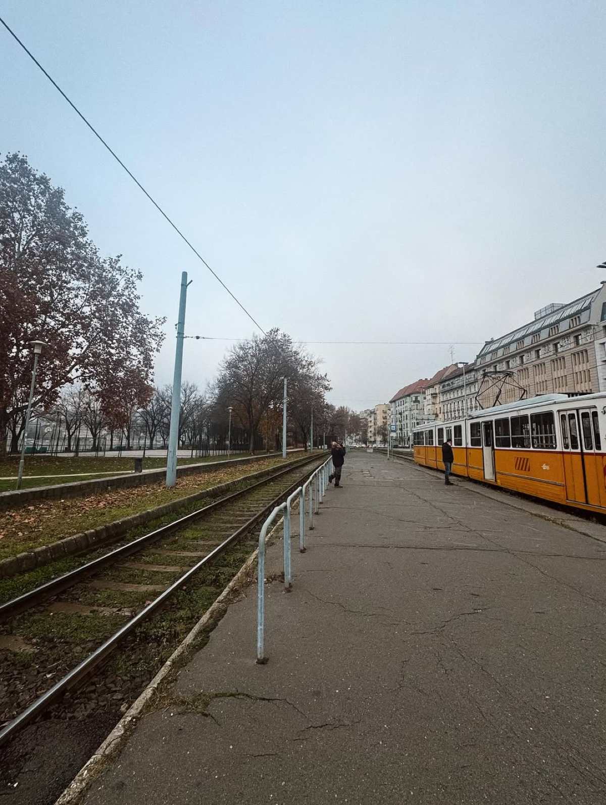 Maestro: Παρασκήνια από τα γυρίσματα στη Βουδαπέστη – Εικόνες 32 Η Κλέλια Ανδριολάτου και ο Χριστόφορος Παπακαλιάτης backstage Maestro