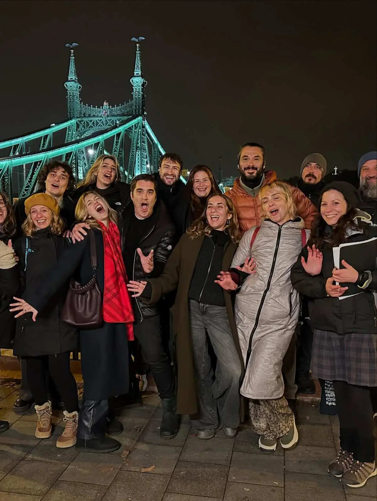 Maestro: Παρασκήνια από τα γυρίσματα στη Βουδαπέστη – Εικόνες 35 Η Κλέλια Ανδριολάτου και ο Χριστόφορος Παπακαλιάτης backstage Maestro