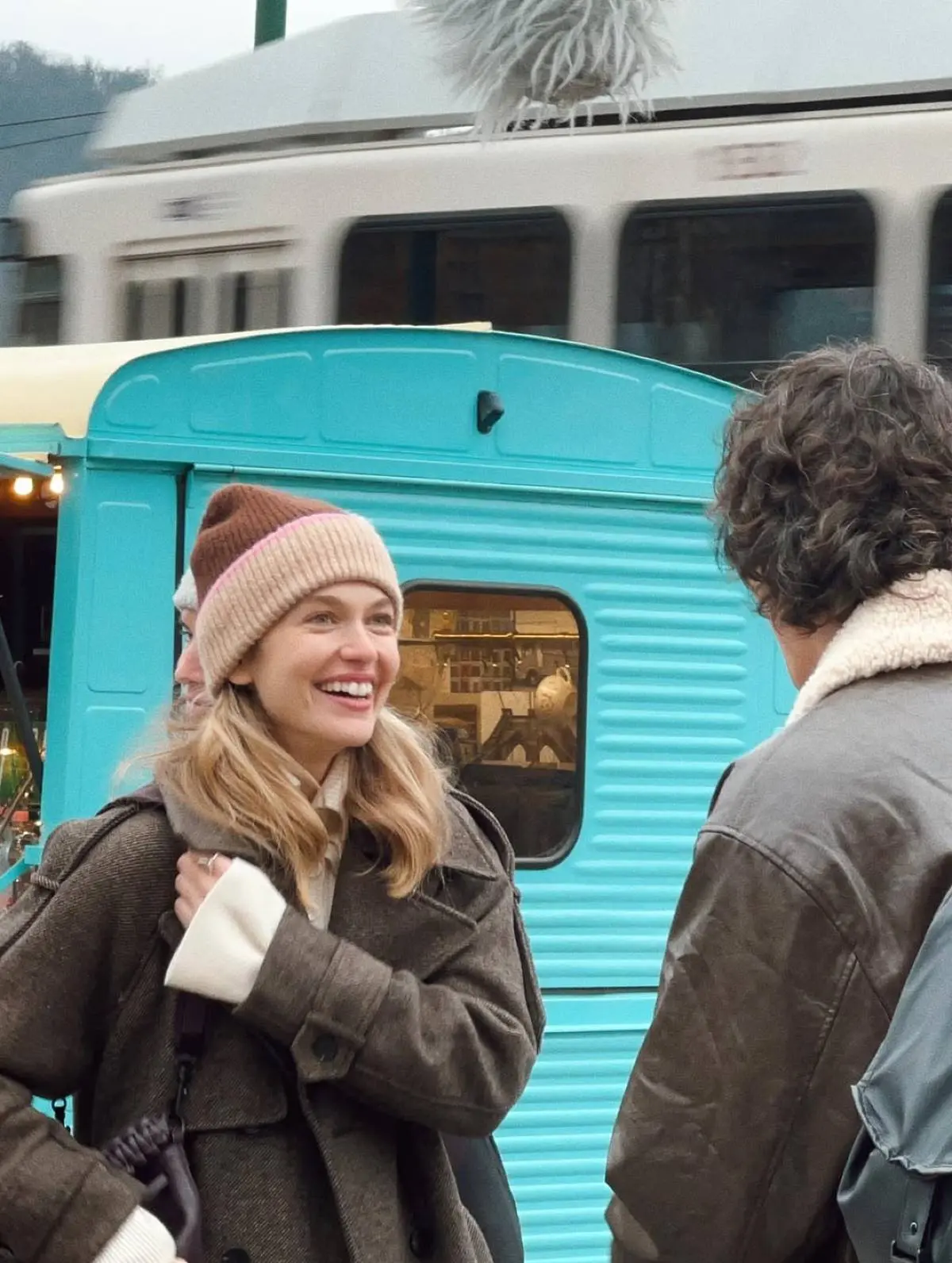 Maestro: Παρασκήνια από τα γυρίσματα στη Βουδαπέστη – Εικόνες 30 Η Κλέλια Ανδριολάτου και ο Χριστόφορος Παπακαλιάτης backstage Maestro