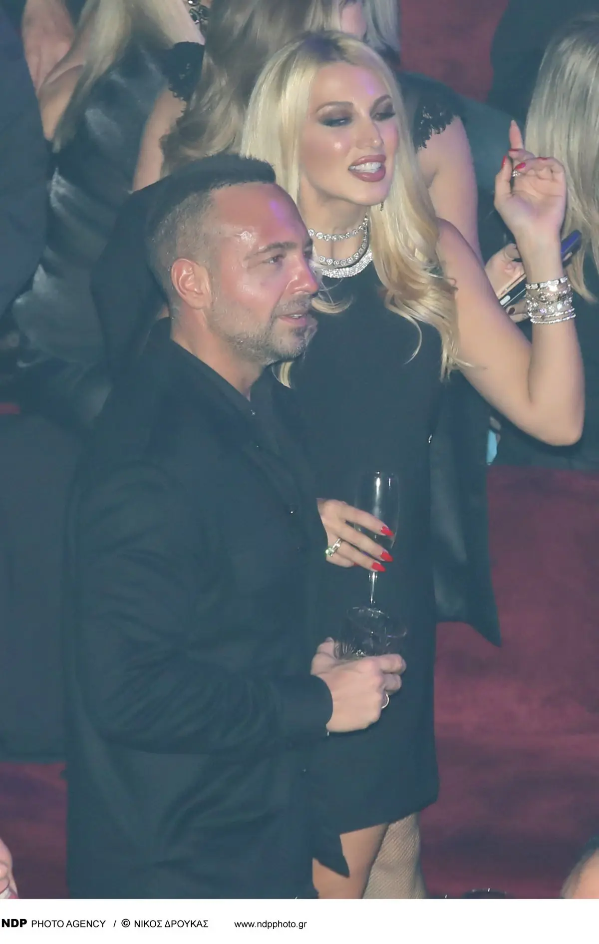 Σπυροπούλου – Σταθοκωστόπουλος: Αγκαλιασμένοι σε βραδιά διασκέδασης στα μπουζούκια (Φωτογραφίες) 12 Η Κωνσταντίνα Σπυροπούλου και ο Βασίλης Σταθοκωστόπουλος