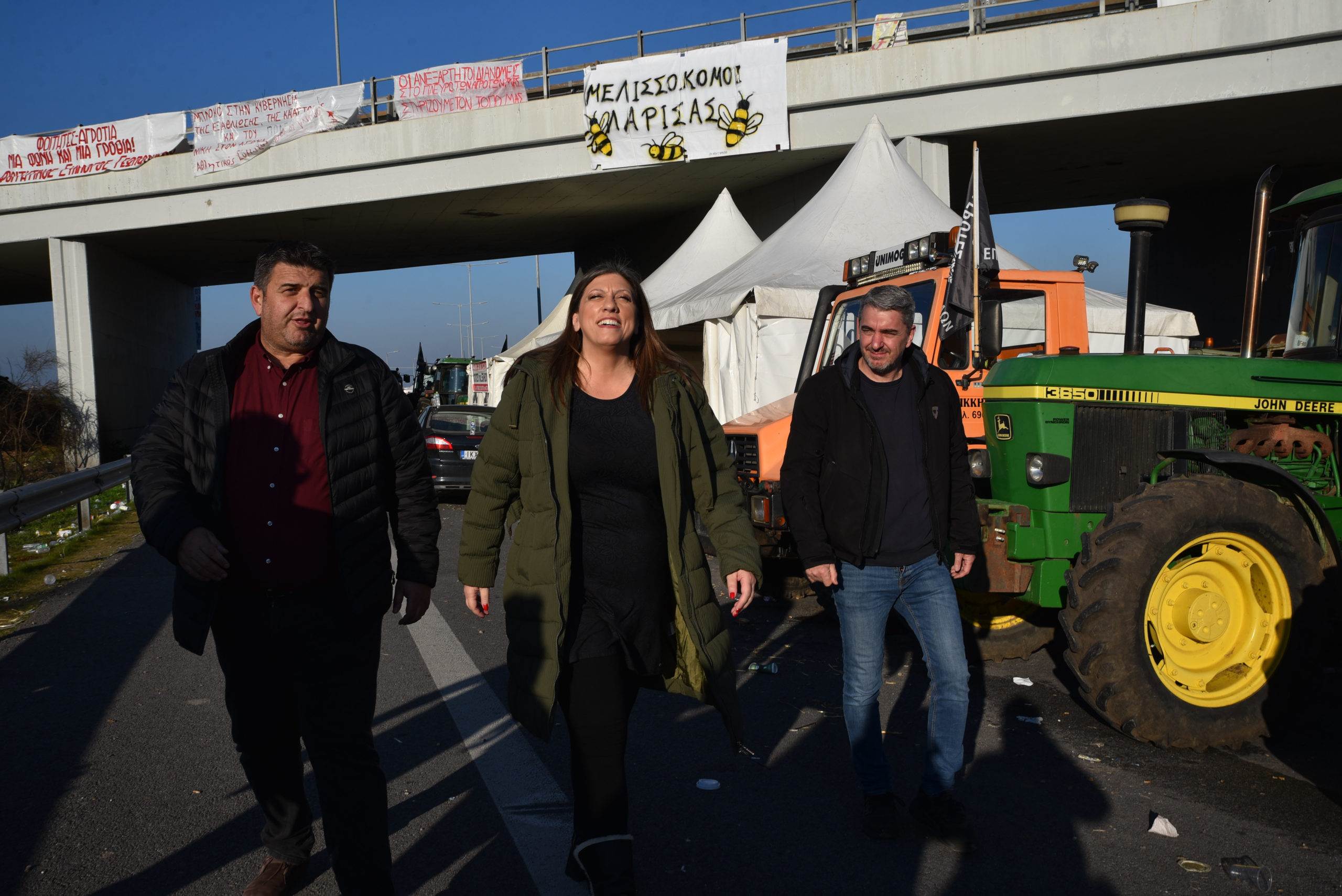 Κωνσταντοπούλου από το μπλόκο της Νίκαιας: Οι αγρότες έκαναν μια γενναία επιλογή, ο αγώνας θα είναι επιτυχής 2 Κωνσταντοπούλου από το μπλόκο της Νίκαιας: Οι αγρότες έκαναν μια γενναία επιλογή, ο αγώνας θα είναι επιτυχής