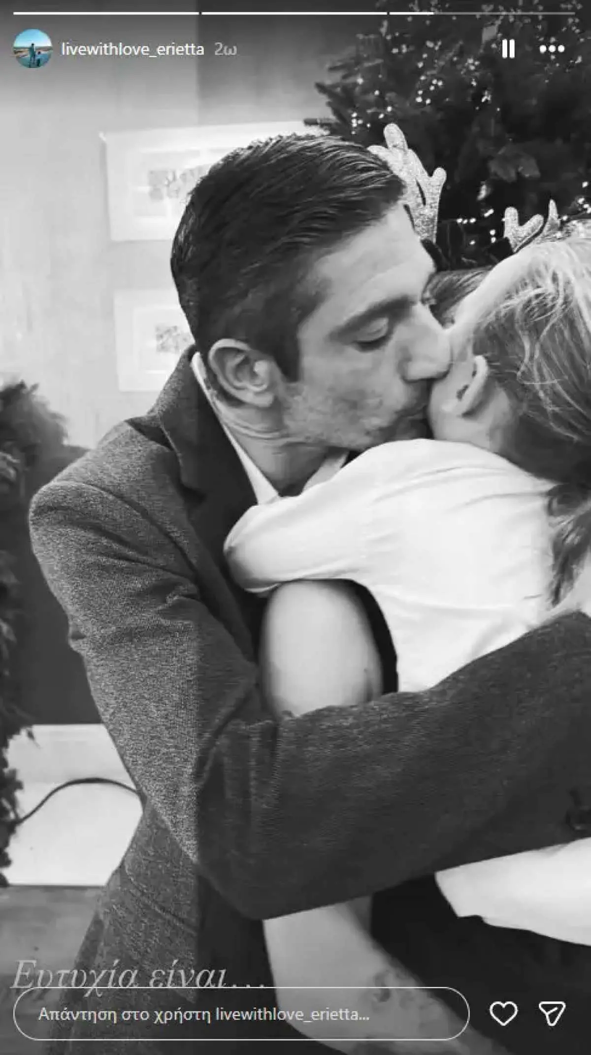 Κούρκουλου: Η οικογενειακή στιγμή με τον σύζυγο και τον γιο τους, Νίκο 12 Η Εριέττα Κούρκουλου με τον Βύρωνα Βασιλειάδη και τον γιο τους