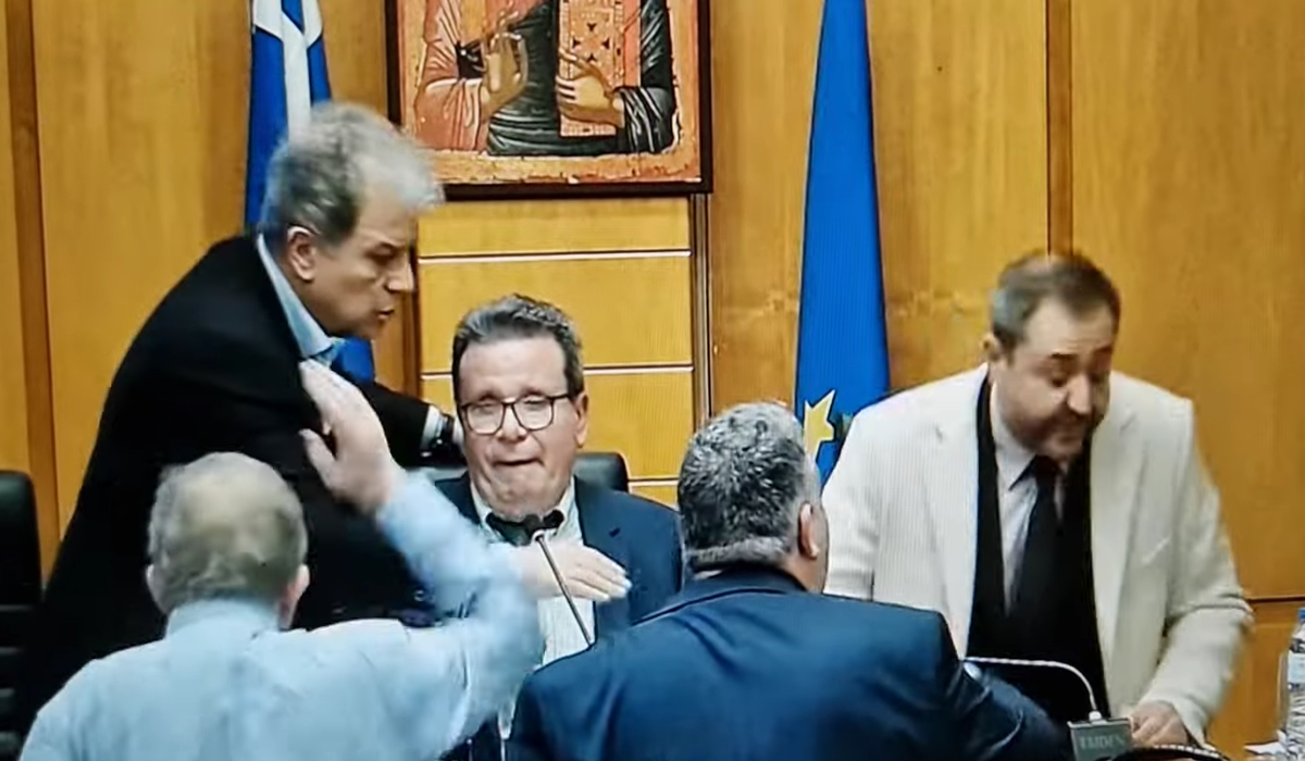 Χάος στο περιφερειακό συμβούλιο Δυτικής Μακεδονίας: Έντονες αντιπαραθέσεις και διακοπή – Βίντεο με την αναταραχή