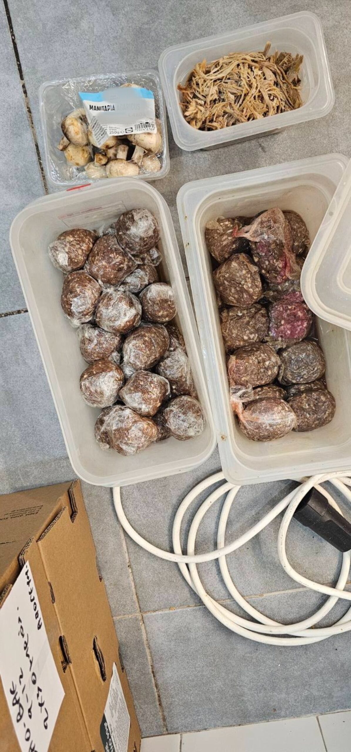 Περιφέρεια Αττικής: Κατασχέθηκαν 12 τόνοι ακατάλληλων προϊόντων – «Μηδενική ανοχή σε επικίνδυνα παιχνίδια με την υγεία», δηλώνει ο Χαρδαλιάς