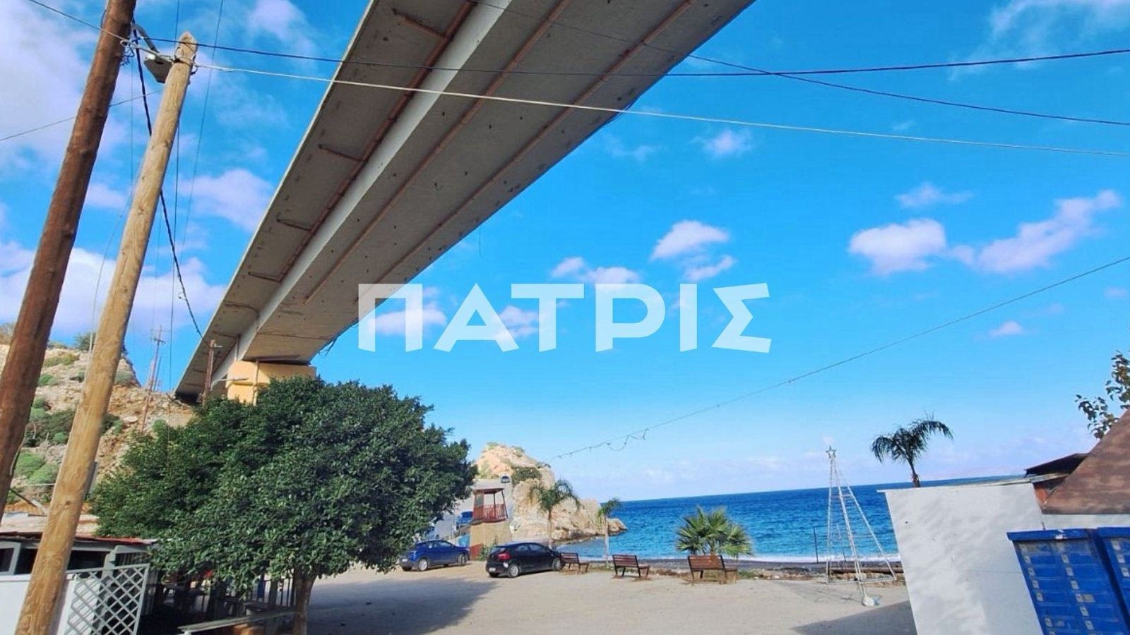 Ηράκλειο: Τμήματα μπετόν αποσπάστηκαν από γέφυρα και κατέληξαν σε πλατεία στο Παλαιόκαστρο 4 γέφυρα