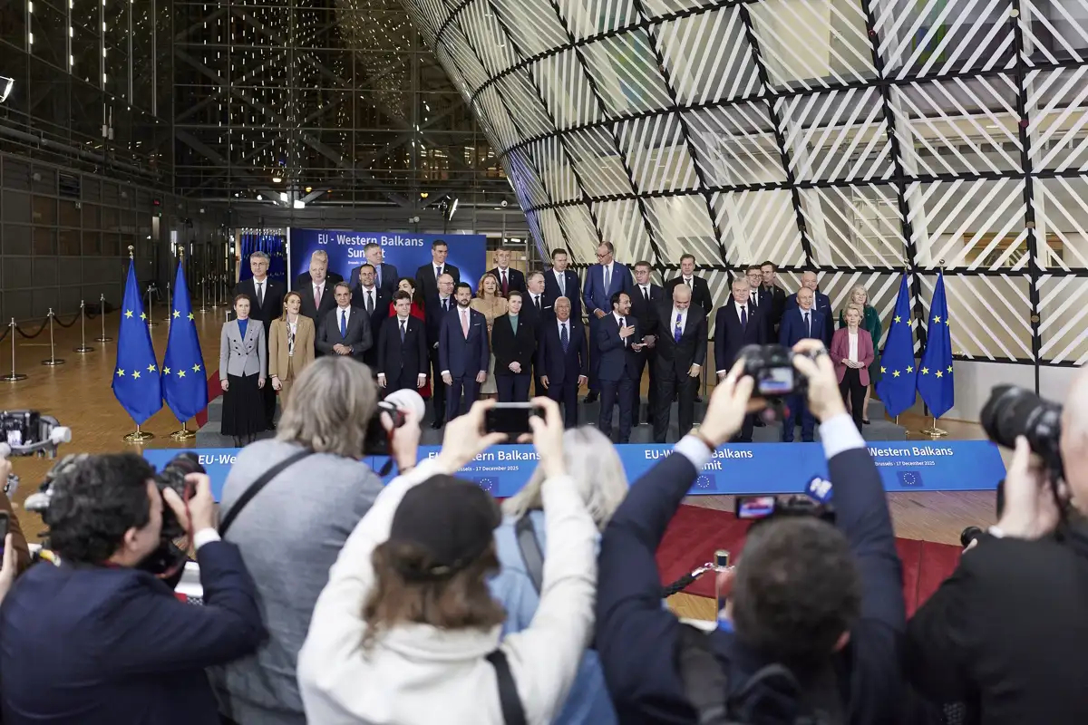 Κυριάκος Μητσοτάκης: Στις Βρυξέλλες για τη Σύνοδο Κορυφής ΕΕ και Δυτικών Βαλκανίων – Ανακαλύψτε φωτογραφίες 7 Κυριάκος Μητσοτάκης: Στις Βρυξέλλες για τη Σύνοδο Κορυφής ΕΕ και Δυτικών Βαλκανίων – Ανακαλύψτε φωτογραφίες