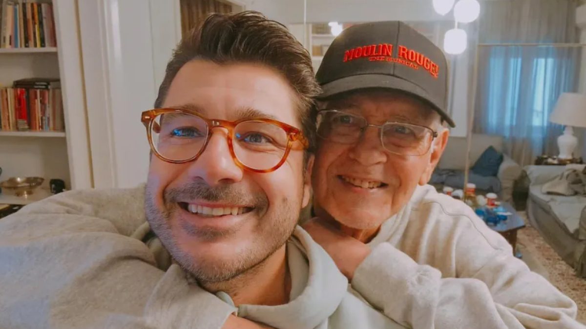 Συγκλονίζει Λάμπρος Κωνσταντάρας: «Τα πρώτα Χριστούγεννα χωρίς τον πατέρα μου»