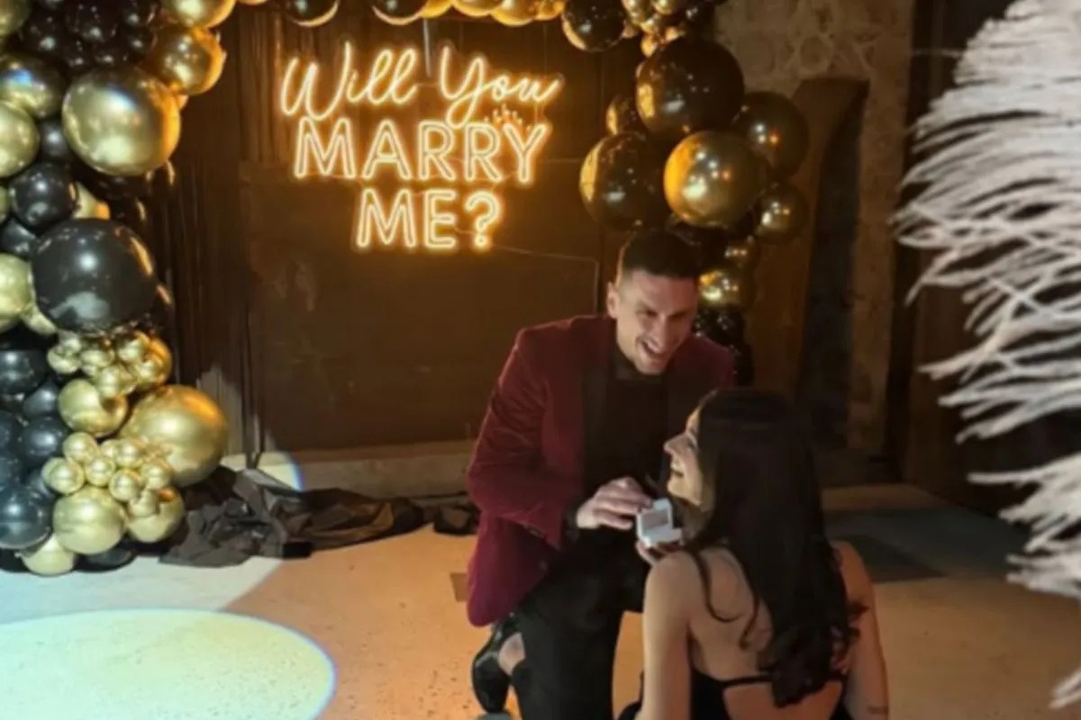 Ο Γιαννούλης Λαρεντζάκης ζήτησε σε γάμο την Γιώτα Γεωργοπούλου