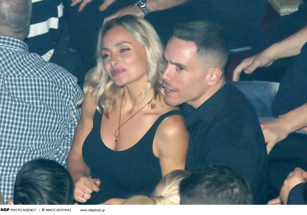 Ο Λευτέρης Πετρούνιας και η Βασιλική Μιλλούση στο πάρτι γενεθλίων του στα μπουζούκια με τον Χρήστο Μάστορα