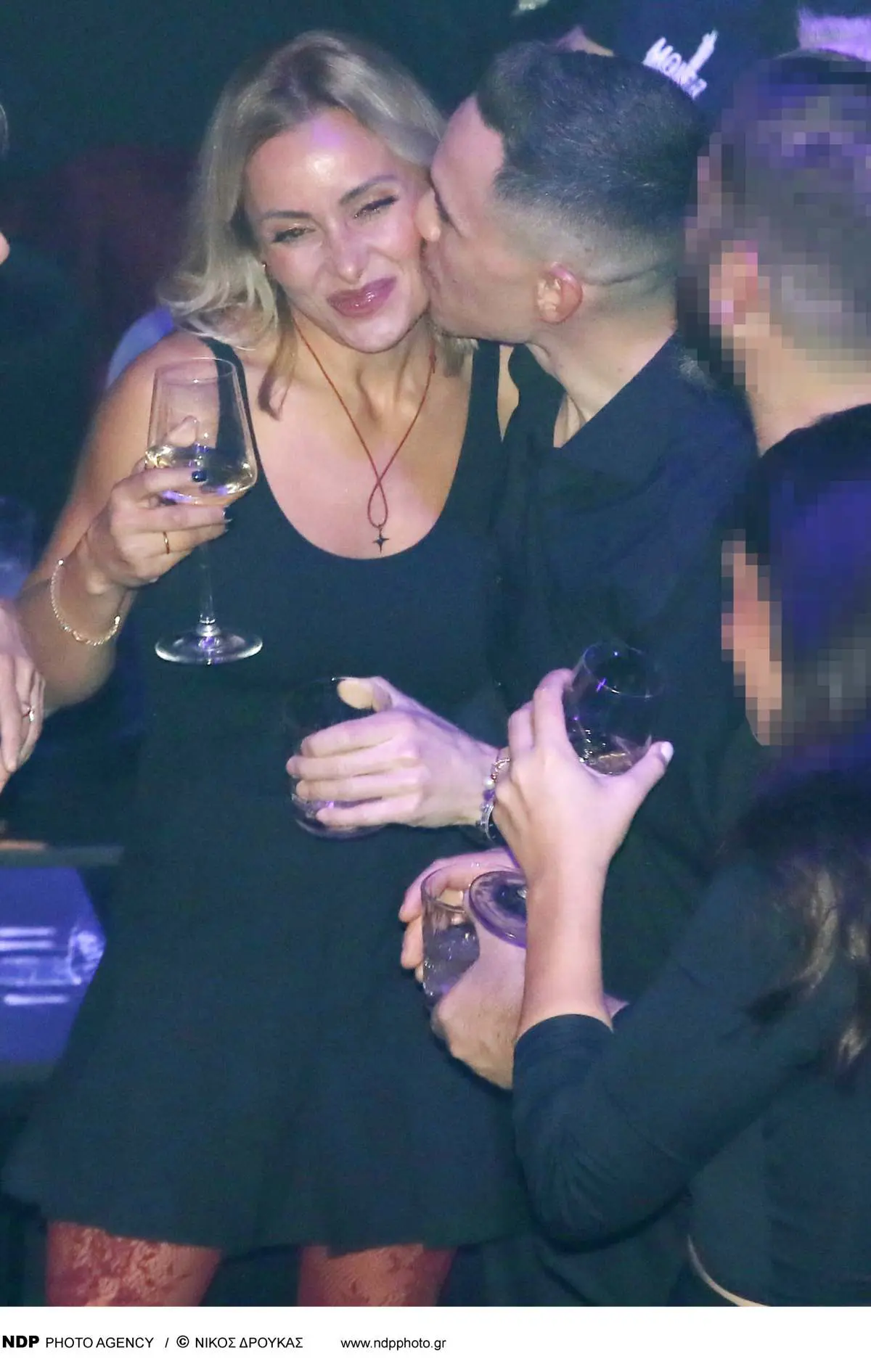 Ο Λευτέρης Πετρούνιας και η Βασιλική Μιλλούση στο πάρτι γενεθλίων του στα μπουζούκια με τον Χρήστο Μάστορα