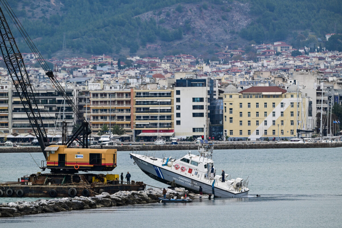 Βόλος: Καταιγίδα, ισχυροί άνεμοι και περιορισμένη ορατότητα προκάλεσαν την πρόσκρουση του σκάφους του λιμενικού στα βράχια 3 λιμενικό