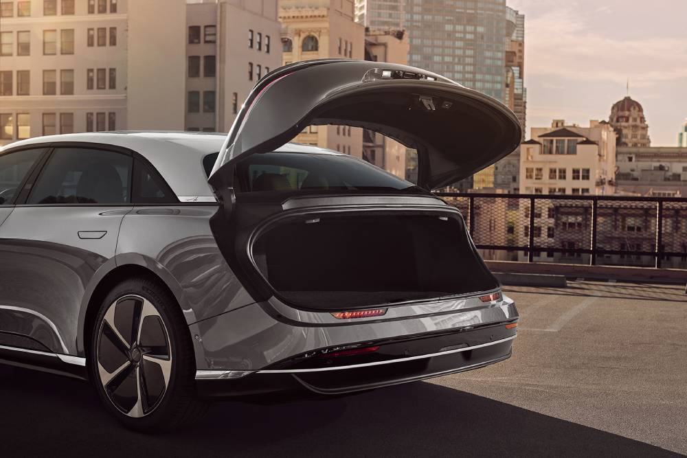 Μπουκάλι νερού προκάλεσε ζημιά 13.000 ευρώ σε ηλεκτρικό! 9 lucid_air_touring_21