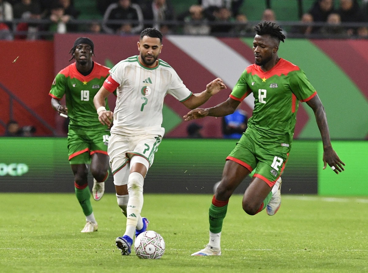 Αλγερία – Μπουρκίνα Φάσο 1-0: Ο Μαχρέζ έφερε τη νίκη και την πρόκριση στα νοκ-άουτ του Copa Africa
