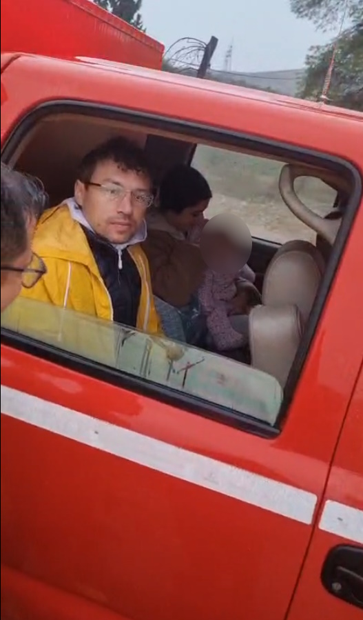 Κακοκαιρία Byron: Θεαματική διάσωση μητέρας και βρέφους στη πλημμυρισμένη Μάνδρα – Δείτε το βίντεο 4 Πολίτες