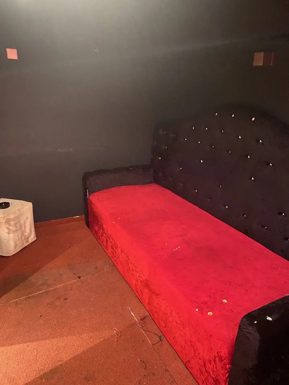 Διαλύθηκε δίκτυο μαστροπείας σε Καλαμάτα και Τρίπολη: Κέρδη άνω των 200.000 ευρώ – 3 συλλήψεις