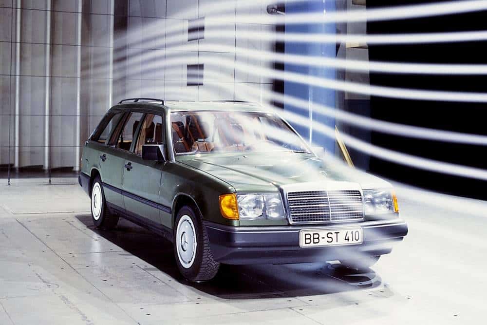Ποιος ο λόγος που η Mercedes W124 είχε μικρότερο δεξί καθρέπτη;