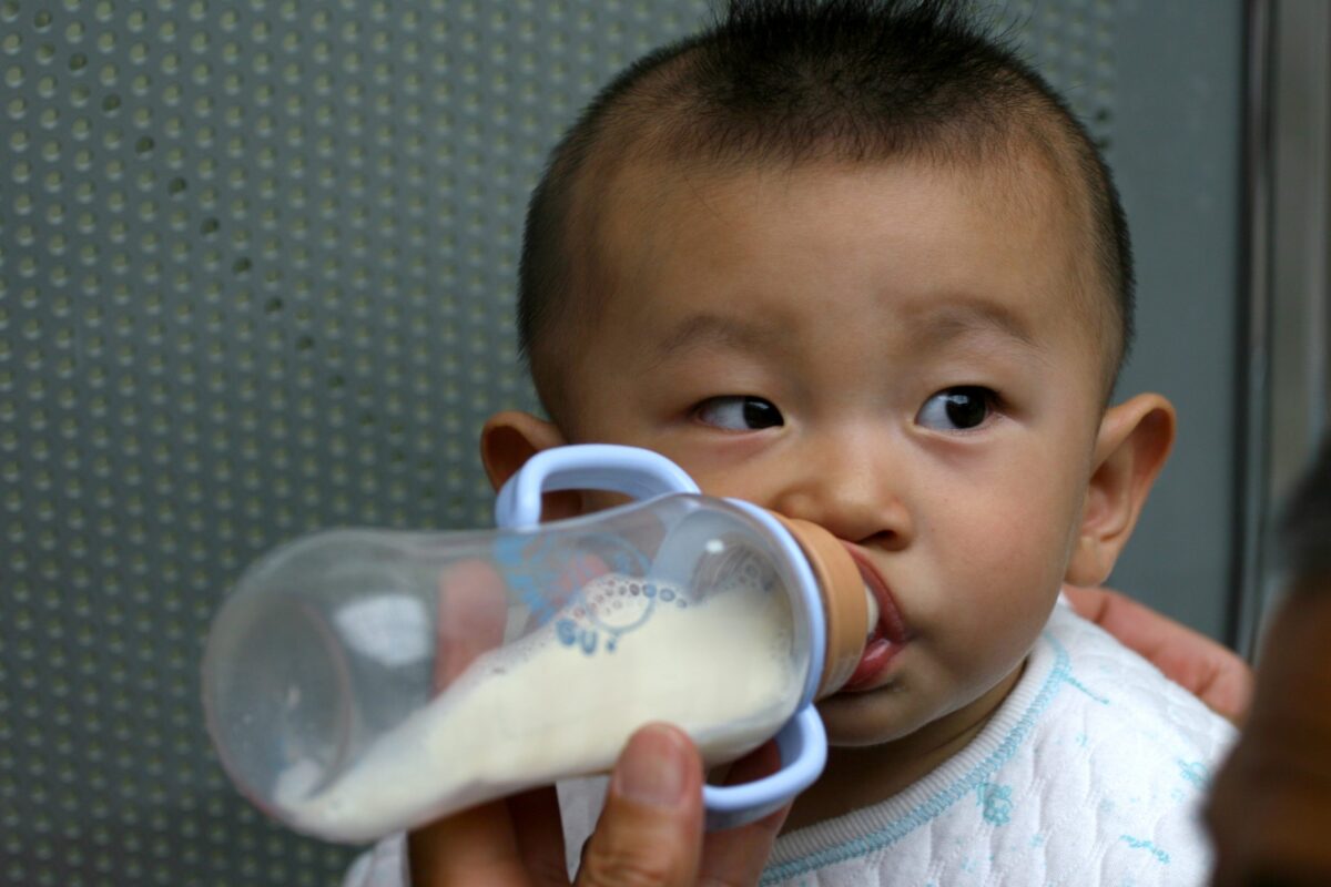 milk-baby-associated-1200x800