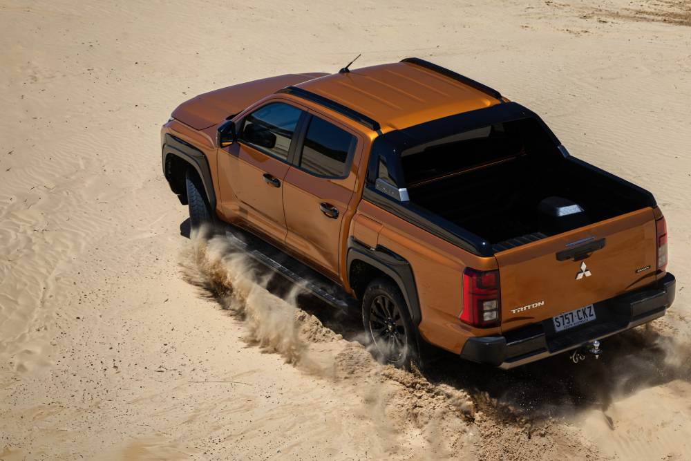 Η Mitsubishi σχεδιάζει την επανεμφάνιση του L200 στην Ευρώπη 12 mitsubishi_triton_gsr_double_cab_pre-production