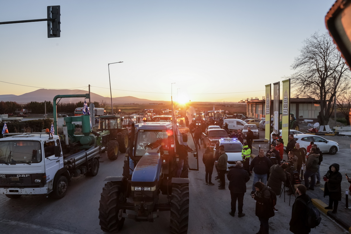 Αγρότες έκλεισαν την παρακαμπτήριο του Αχιλλείου-Κιλελέρ, στον δρόμο Λάρισας Βόλου