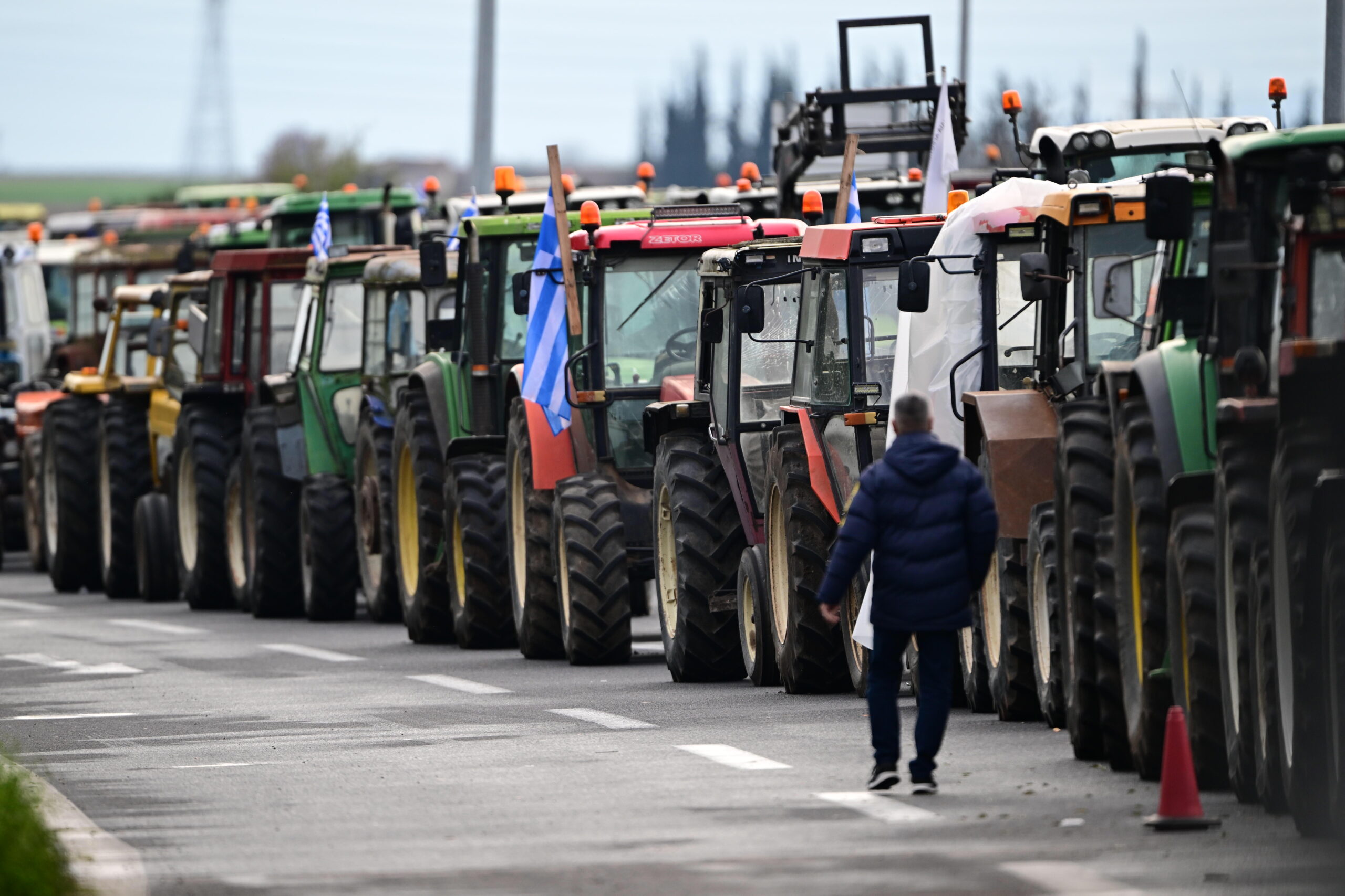 Αγροτικά μπλόκα: Εντείνονται στον Έβρο και σε κρίσιμα σημεία της Εθνικής Οδού Αθηνών-Λαμίας 6 μπλόκα