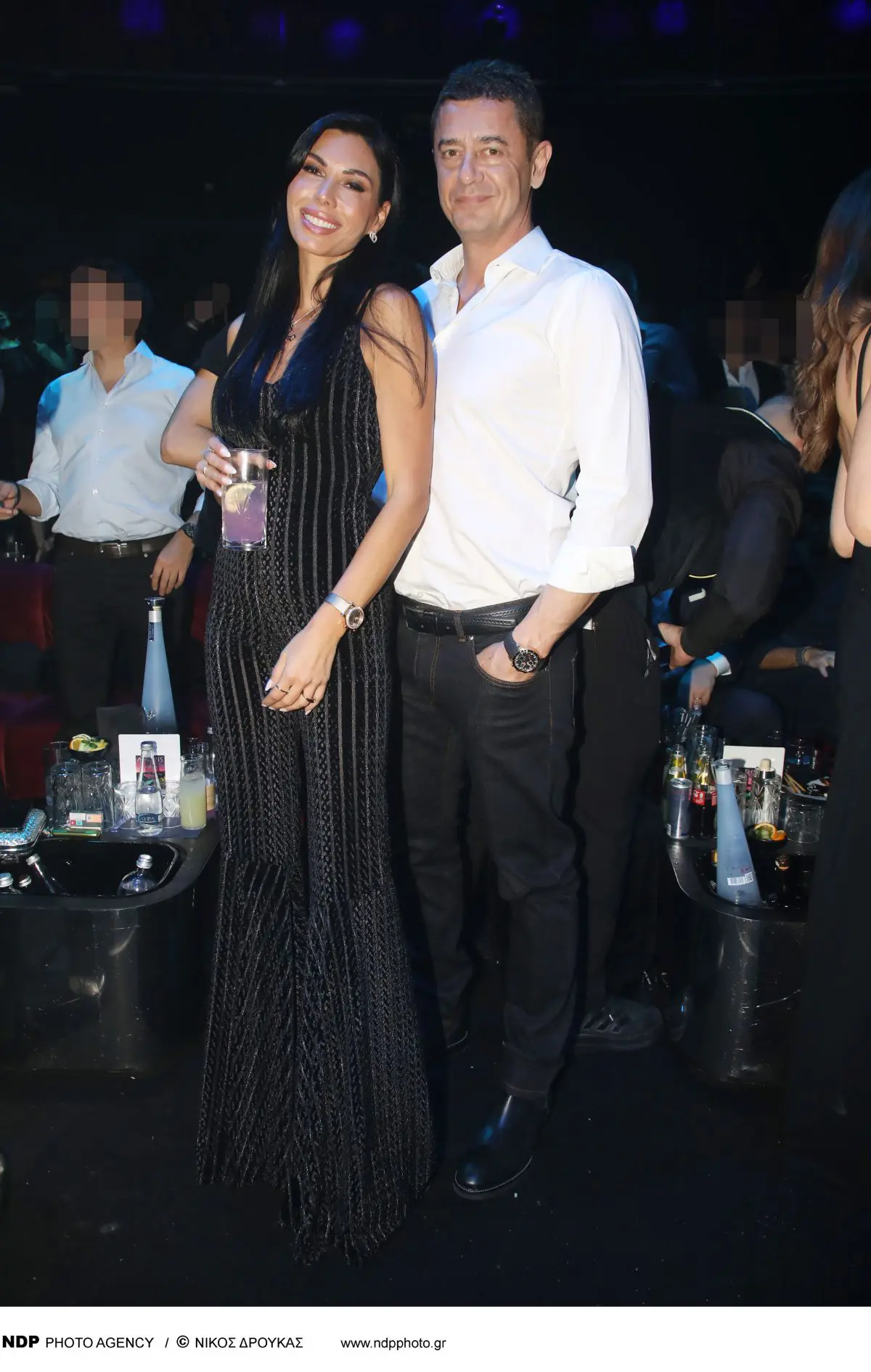 Από Παλιοσπύρου έως Μπούκη – Οι διάσημοι που κατέκλυσαν τα μπουζούκια στις γιορτές 6 Ιωάννα Μπούκη Αντώνης Σρόιτερ