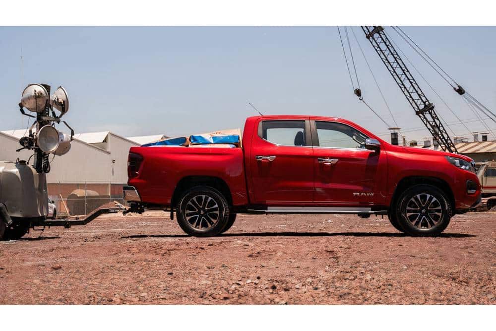 Ανανεωμένο Ram 1200 από 21.000 ευρώ με έως 220 ίππους 17 my25-ram-1200-seguridad-01-mx-dk-jpg-img-1440