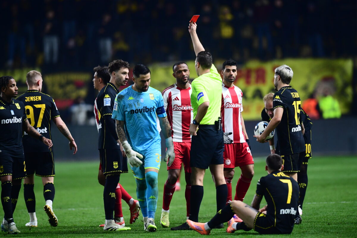 Άρης – Ολυμπιακός 0-0: Τέλος στο ερυθρόλευκο σερί, αλλά η κορυφή της Super League ανήκει στους Πειραιώτες 5 Άρης – Ολυμπιακός 0-0: Τέλος στο ερυθρόλευκο σερί, αλλά η κορυφή της Super League ανήκει στους Πειραιώτες