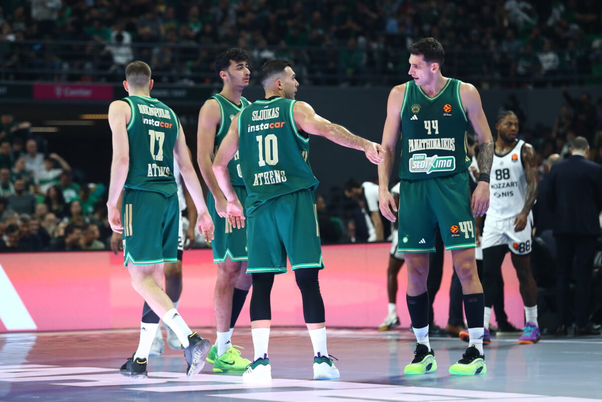 Παναθηναϊκός: Παιδιά από τη Σίφνο έψαλαν τα κάλαντα με πράσινη πινελιά και προσκλήθηκαν από την ΚΑΕ