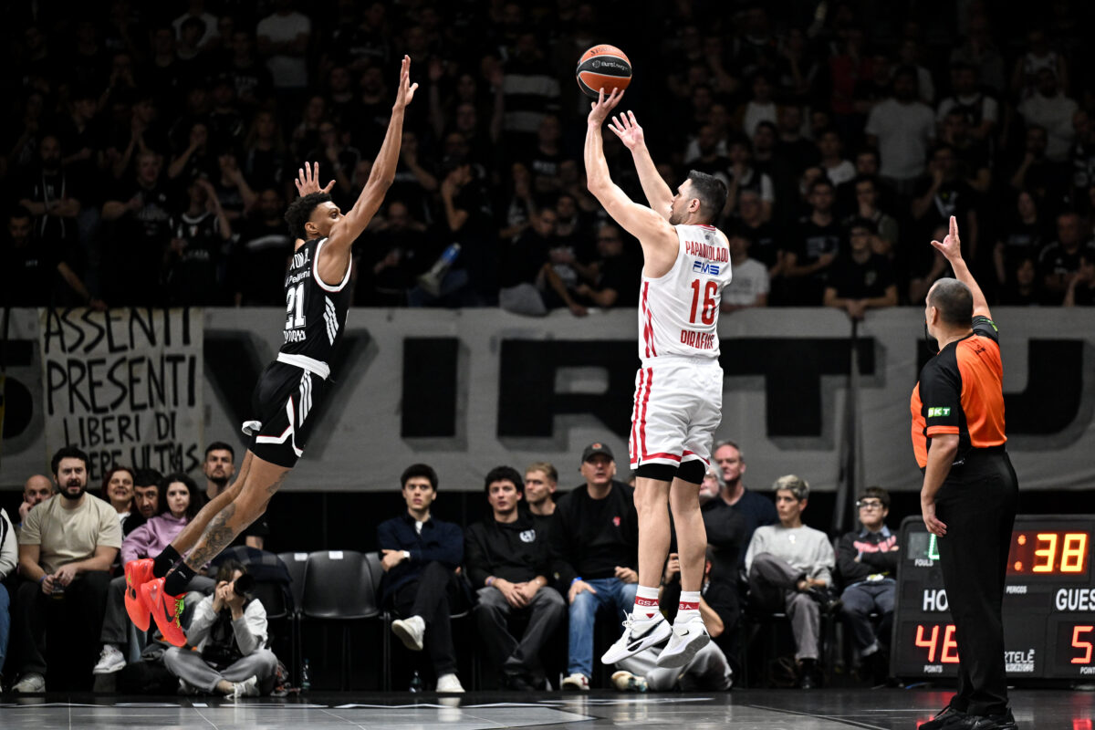 Καθοριστική συμβολή του Παπανικολάου στο κρίσιμο τάιμ άουτ του Ολυμπιακού στην Μπολόνια