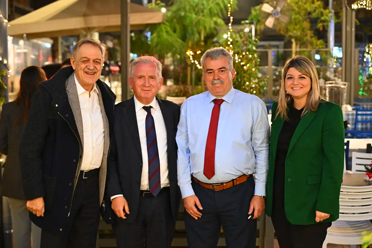 ΠΑΣΟΚ: Ο Νίκος Ανδρουλάκης και οι «πράσινοι» βουλευτές δείπνησαν στην Καισαριανή – Δείτε εικόνες 8 ΠΑΣΟΚ: Ο Νίκος Ανδρουλάκης και οι «πράσινοι» βουλευτές δείπνησαν στην Καισαριανή – Δείτε εικόνες