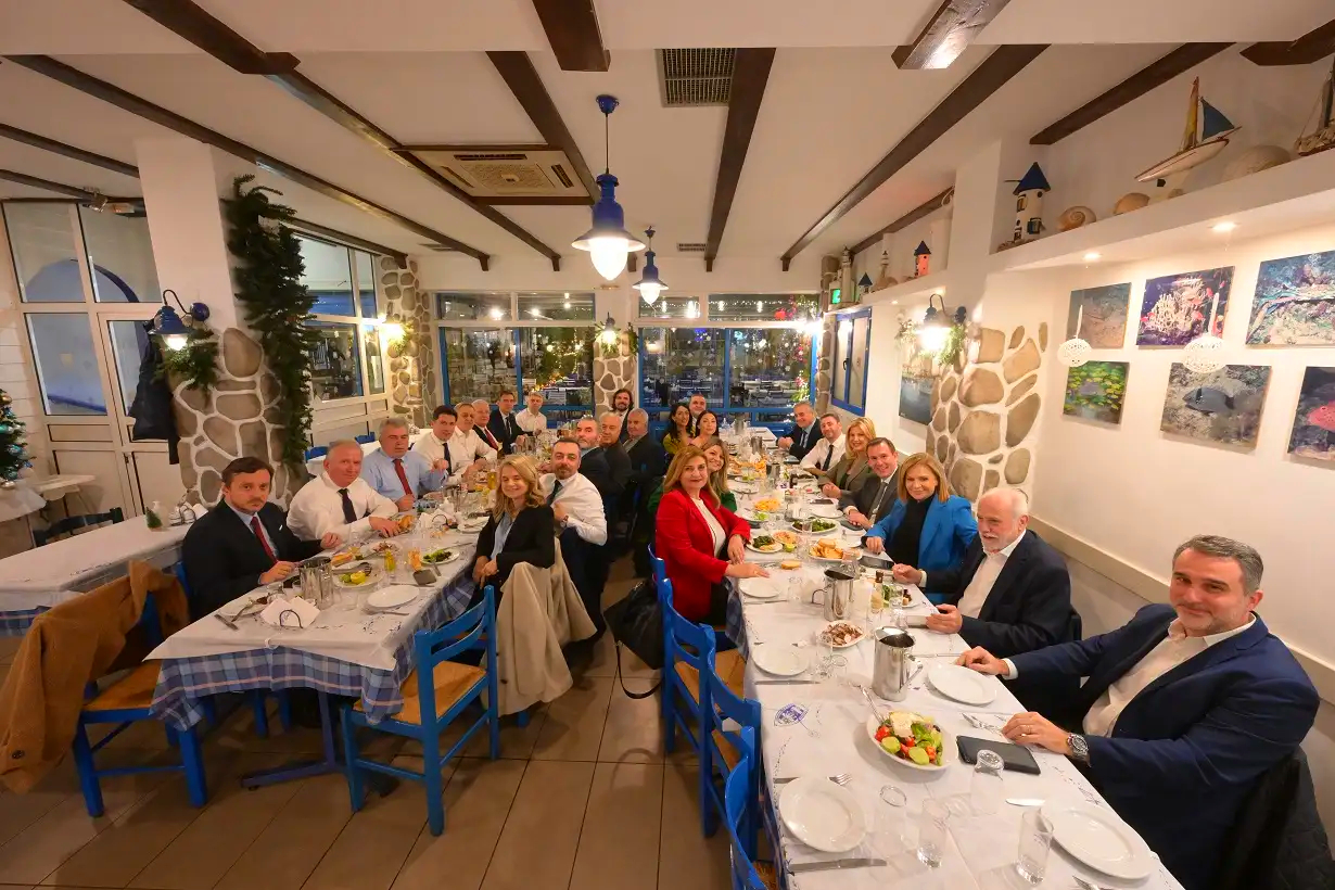 ΠΑΣΟΚ: Ο Νίκος Ανδρουλάκης και οι «πράσινοι» βουλευτές δείπνησαν στην Καισαριανή – Δείτε εικόνες 9 ΠΑΣΟΚ: Ο Νίκος Ανδρουλάκης και οι «πράσινοι» βουλευτές δείπνησαν στην Καισαριανή – Δείτε εικόνες