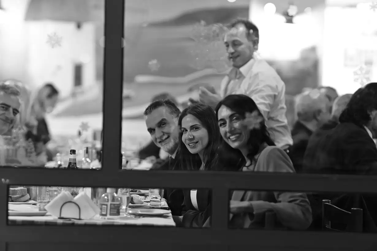 ΠΑΣΟΚ: Ο Νίκος Ανδρουλάκης και οι «πράσινοι» βουλευτές δείπνησαν στην Καισαριανή – Δείτε εικόνες 12 ΠΑΣΟΚ: Ο Νίκος Ανδρουλάκης και οι «πράσινοι» βουλευτές δείπνησαν στην Καισαριανή – Δείτε εικόνες