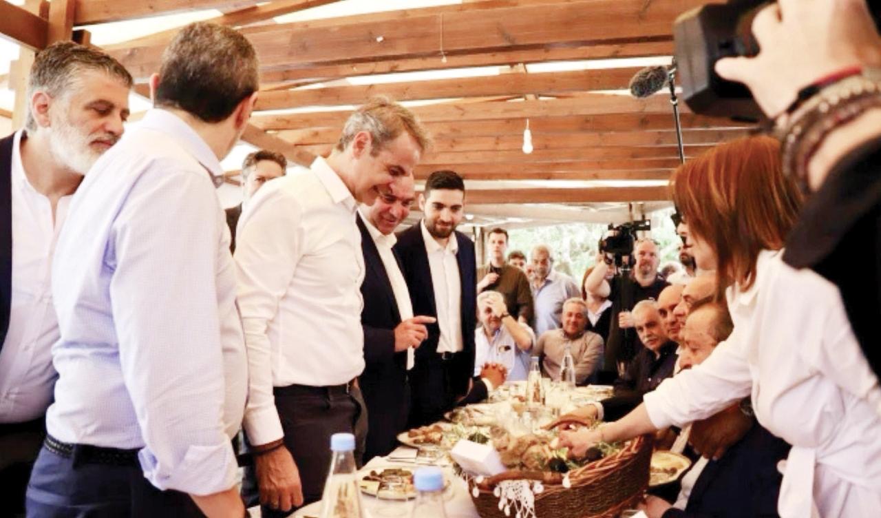 Τσουκαλάς: «Η ΝΔ αποτυγχάνει σε κάθε προσπάθεια συμψηφισμού» – Η αντίδραση του ΠΑΣΟΚ στη φωτογραφία για την κουμπαριά Ανδρουλάκη 4 ΠΑΣΟΚ, ΦΩΤΟΓΡΑΦΙΑ, ΟΠΕΚΕΠΕ