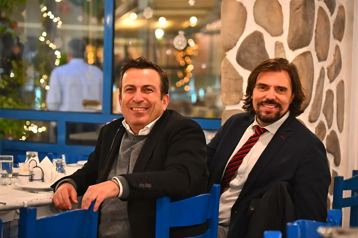 ΠΑΣΟΚ: Ο Νίκος Ανδρουλάκης και οι «πράσινοι» βουλευτές δείπνησαν στην Καισαριανή – Δείτε εικόνες 7 ΠΑΣΟΚ: Ο Νίκος Ανδρουλάκης και οι «πράσινοι» βουλευτές δείπνησαν στην Καισαριανή – Δείτε εικόνες