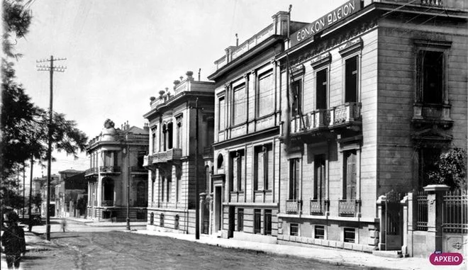 Πώς έμοιαζε η οδός Πατησίων έναν αιώνα πριν; (φωτό)