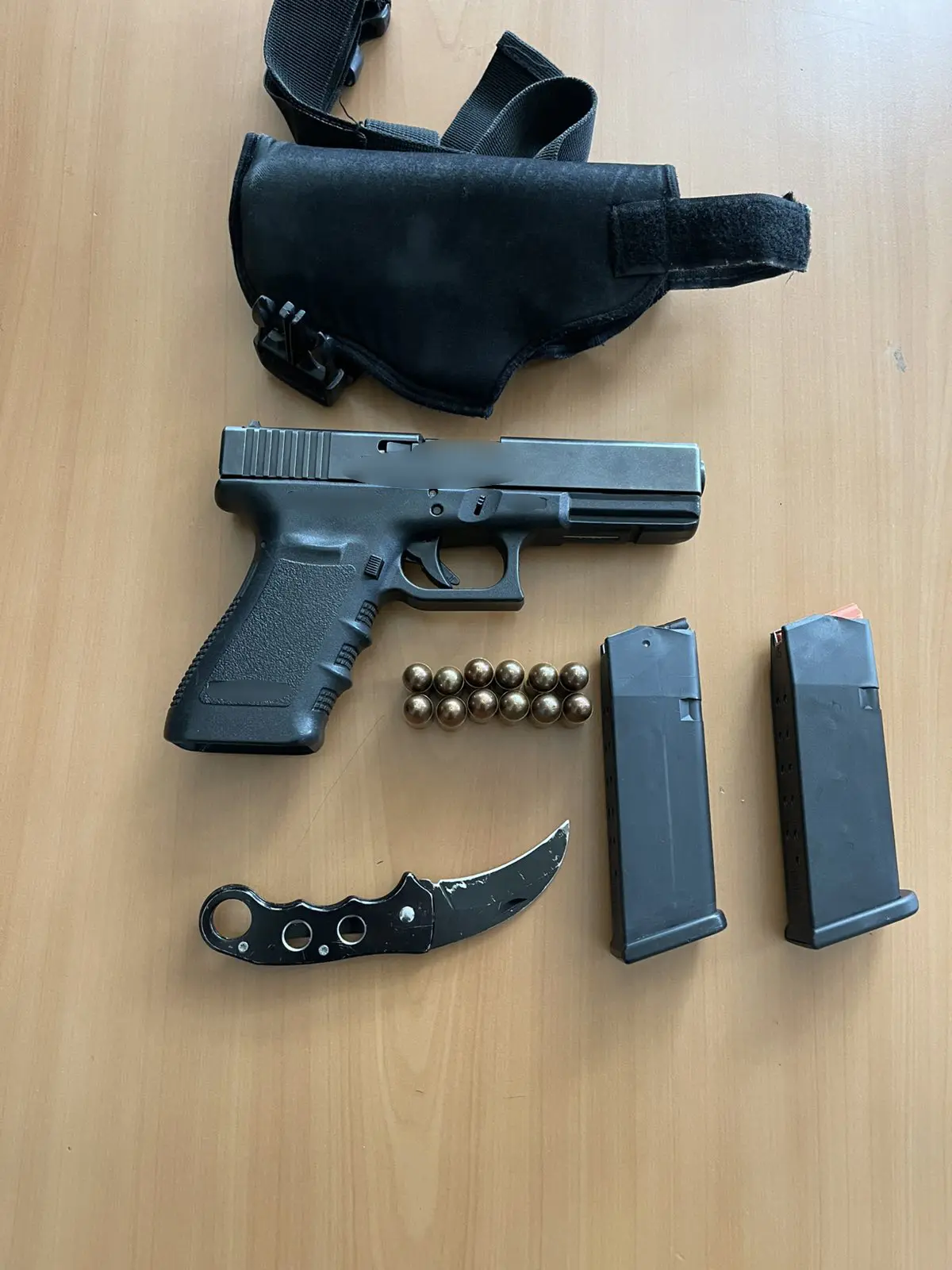 Πετράλωνα: 44χρονος εντοπίστηκε με ταυτότητα αστυνομικού, όπλο και μαχαίρι 3 Πετράλωνα